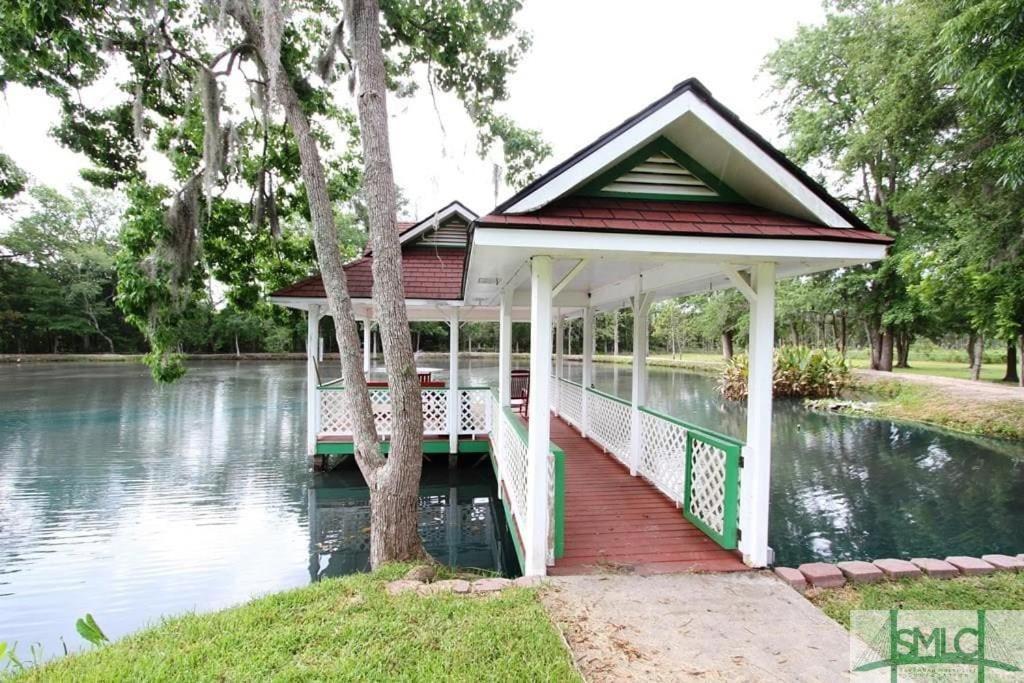 A Retro Rejuvenation Villa Midway Exterior photo