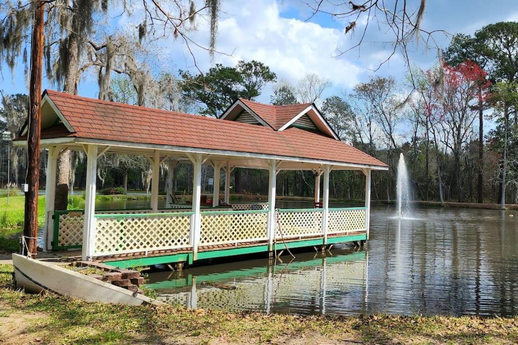 A Retro Rejuvenation Villa Midway Exterior photo